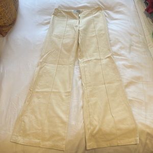 Cream zip up pants from Aqua. Brand new never worn size small